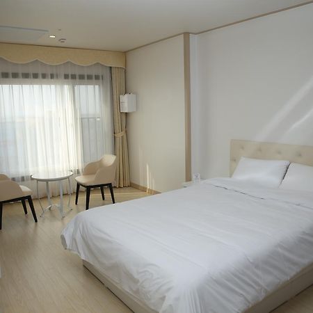Daebudo Tourist Hotel Ansan Bagian luar foto